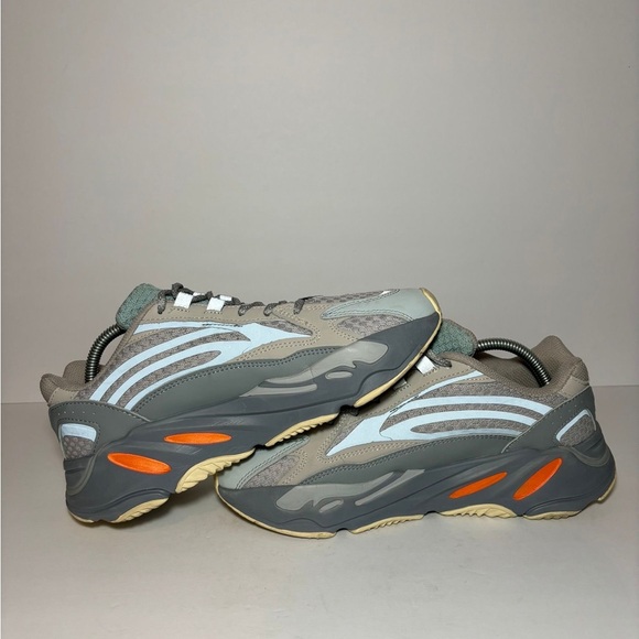Adidas Yeezy Boost 700 V2 Inertia size 9.5 - Picture 5 of 9